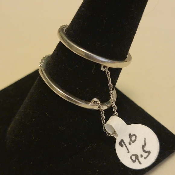 Beautiful sterling silver 925 cz size 7 and size 9.5 - Picture 2 of 3